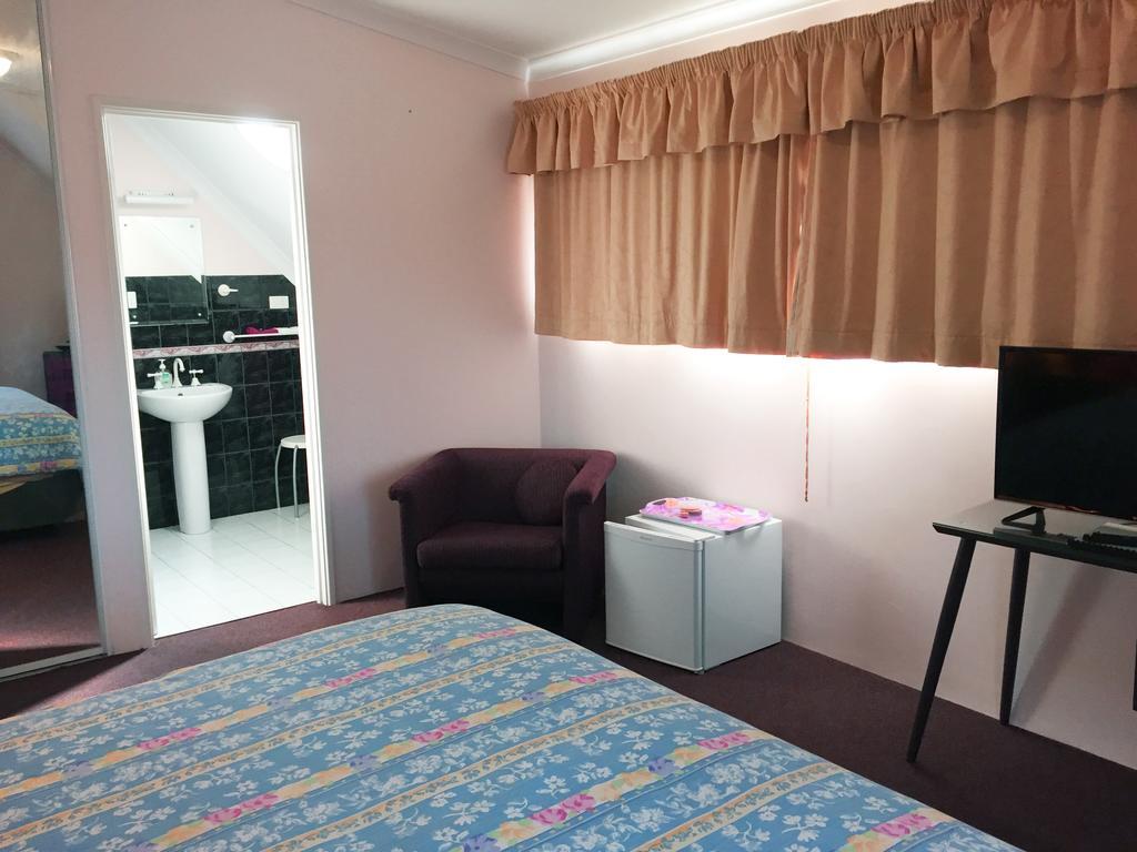 Aarn House B&B Airport Accommodation Perth Esterno foto